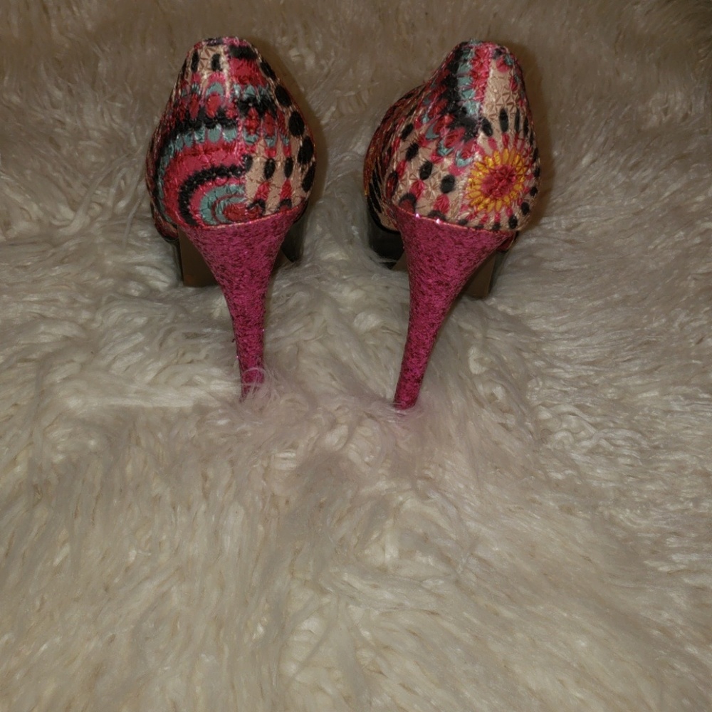 Shoes - Picture 3 of 4